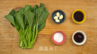 白灼菜心的做法步骤：1