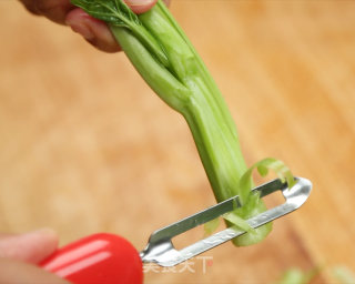 白灼菜心的做法步骤：2