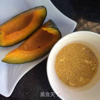 南瓜小米羹的做法步骤：1