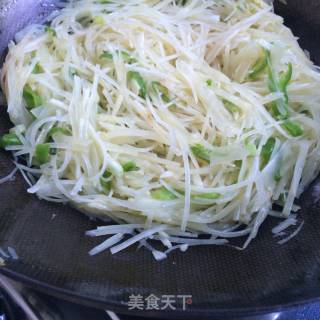 芝麻饼卷土豆丝的做法步骤：10