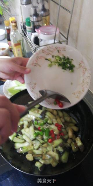 老婆的鱼香茄子的做法步骤：35