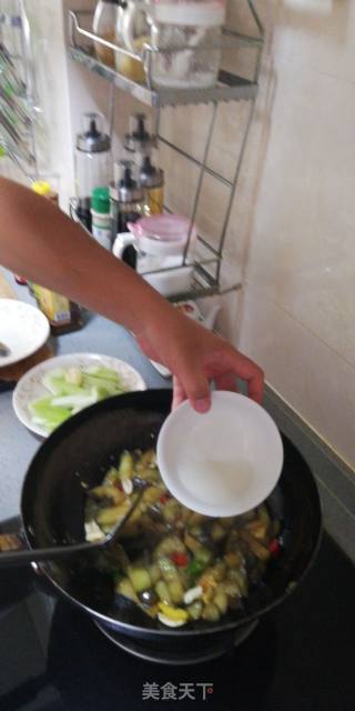 老婆的鱼香茄子的做法步骤：37