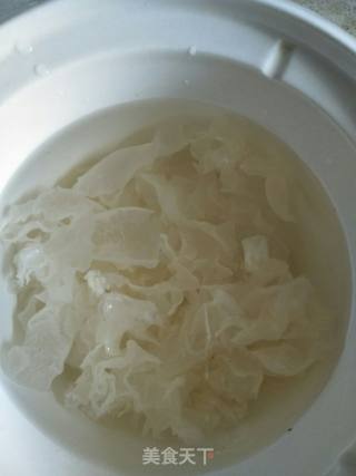 银耳雪梨汤的做法步骤：4