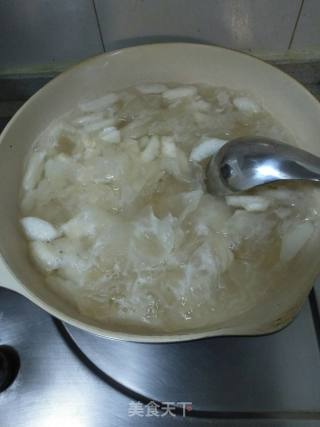 银耳雪梨汤的做法步骤：7
