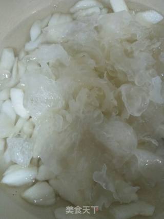 银耳雪梨汤的做法步骤：8