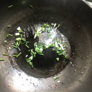 简单而且挺喜欢的一道菜，豆腐泡炒肉卷的做法步骤：2