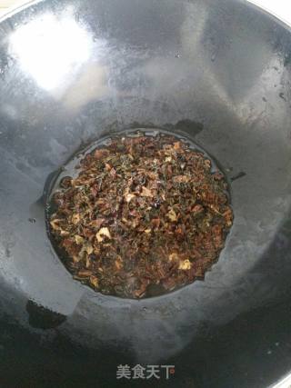梅干菜炒辣椒的做法步骤：3