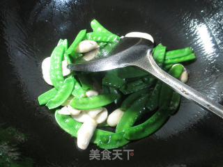 蘑菇炒荷兰豆的做法步骤：4
