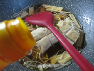 绿豆芽腐竹面结汤的做法步骤：4