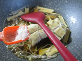绿豆芽腐竹面结汤的做法步骤：6
