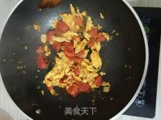 西红柿鸡蛋面的做法步骤：6