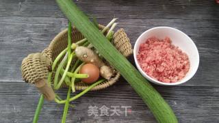 丝瓜丸子汤的做法步骤：1
