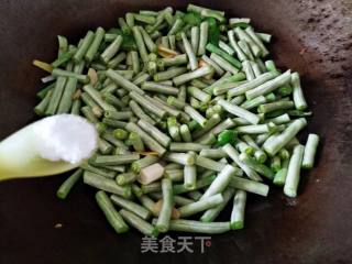 青椒煸白豇豆的做法步骤：10