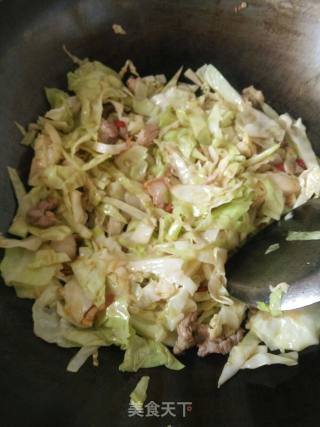 包菜炒肉的做法步骤：4