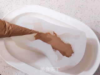 呆萌可爱又逼真的【沙皮狗慕斯蛋糕】的做法步骤：12