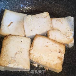豆瓣酱焖豆腐的做法步骤：2