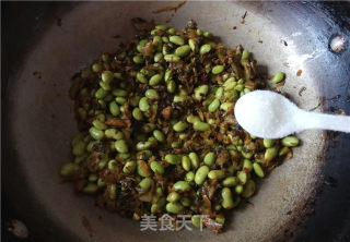 【下饭菜】酸菜炒毛豆的做法步骤：5