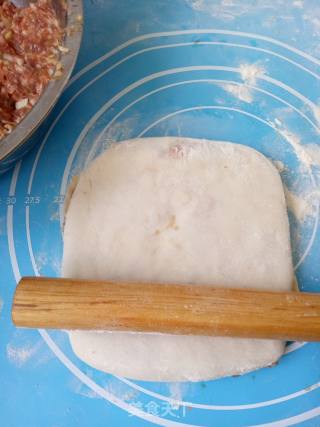烫面千层葱香肉饼的做法步骤：10