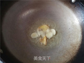 木耳烧鸡翅尖的做法步骤：4