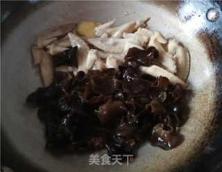 木耳烧鸡翅尖的做法步骤：6