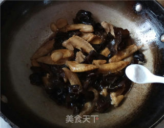 木耳烧鸡翅尖的做法步骤：10