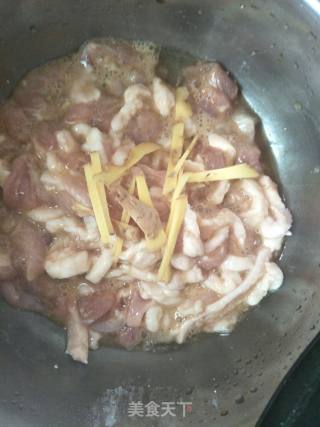 洋葱炒肉的做法步骤：1