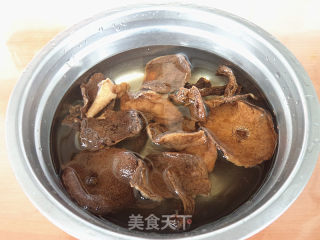 榛蘑玉米冬瓜汤的做法步骤：1