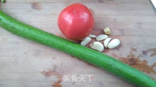 番茄炒丝瓜的做法步骤：1
