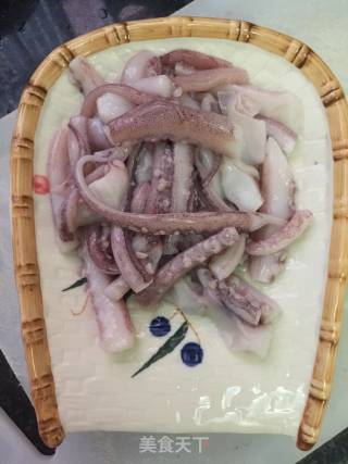 爆炒鱿鱼丝的做法步骤：1