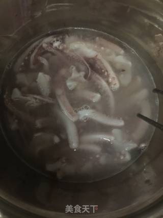 爆炒鱿鱼丝的做法步骤：3