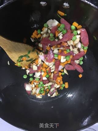 懒人版腊肠煲仔饭的做法步骤：5