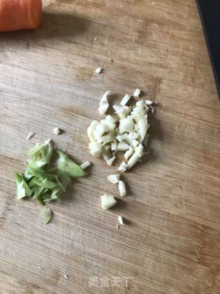 圆葱木耳肉的做法步骤：1