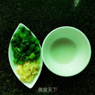 鲜莲子炒藕丁的做法步骤：3