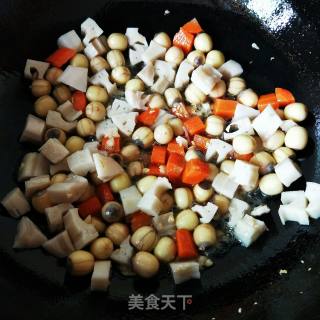 鲜莲子炒藕丁的做法步骤：7