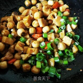 鲜莲子炒藕丁的做法步骤：9