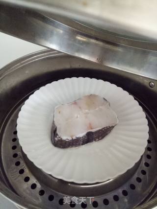 蒸鳕鱼的做法步骤：1