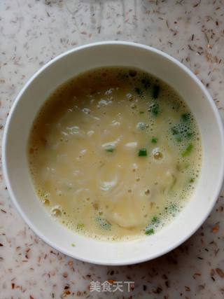 儿童挂面鸡蛋饼的做法步骤：3