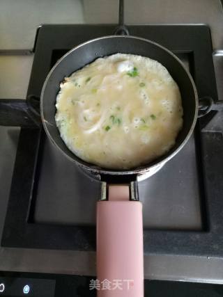 儿童挂面鸡蛋饼的做法步骤：4