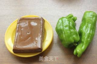 青椒炒鸡蛋干的做法步骤：1