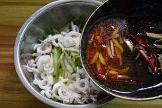黄瓜拌鱿鱼的做法步骤：7