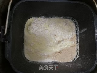 外酥里嫩的多拿滋面包的做法步骤：3
