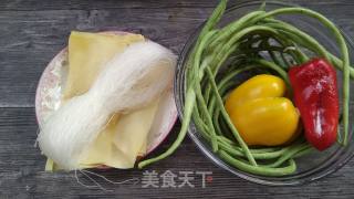 五彩豆皮拌豇豆的做法步骤：1