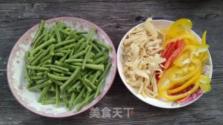 五彩豆皮拌豇豆的做法步骤：2