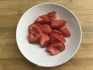 番茄扁尖笋炒丝瓜的做法步骤：2
