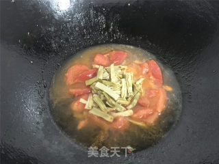 番茄扁尖笋炒丝瓜的做法步骤：6