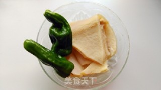 青椒炒牛肚的做法步骤：1