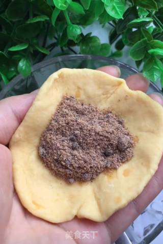 红糖馅红薯小饼的做法步骤：8