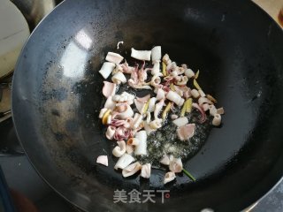 芦笋炒鱿鱼的做法步骤：5
