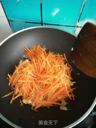 蛤肉鸡蛋炒胡萝卜的做法步骤：6