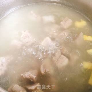 玉米排骨汤的做法步骤：3